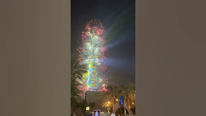 Happy new year #burjkhalifa #habibicometodubai #2025fireworkbrujkhalifa #2025