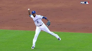 HOU@KC: Escobar makes a pretty barehanded play