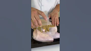 ЗАМОЧИТЕ КУРИЦУ В СОЛЕНОЙ ВОДЕ! Вы так точно еще не готовили! Самая сочная курица в духовке