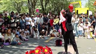 전주 이팝나무 축제에서 펼쳐진 재치넘치는 길거리 마술공연 리뷰
