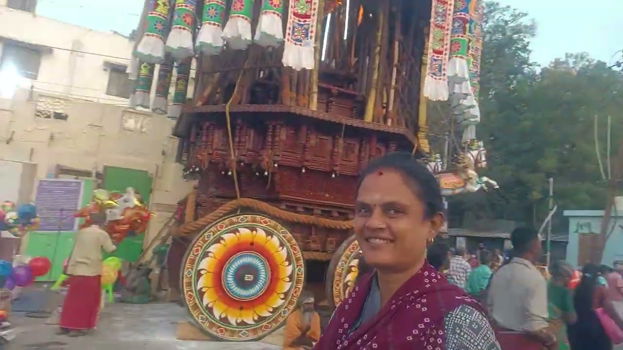 இது நம்ம கும்பகோணம் மாசி மகம் பெருவிழா மகாமக குளத்தில் நீராடி விட்டு அருள்பெற பக்த கோடிகள் காக்ஷி