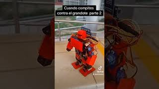 cuando compites contra el grandote #robot #roboticaeducativa #arduinoproject #arduinorobot