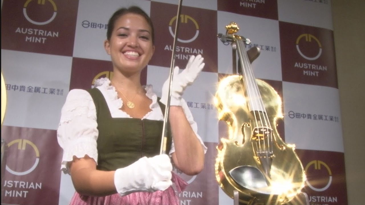 際立つ美しさ 純金製バイオリン 田中貴金属、銀座で展示 - YouTube