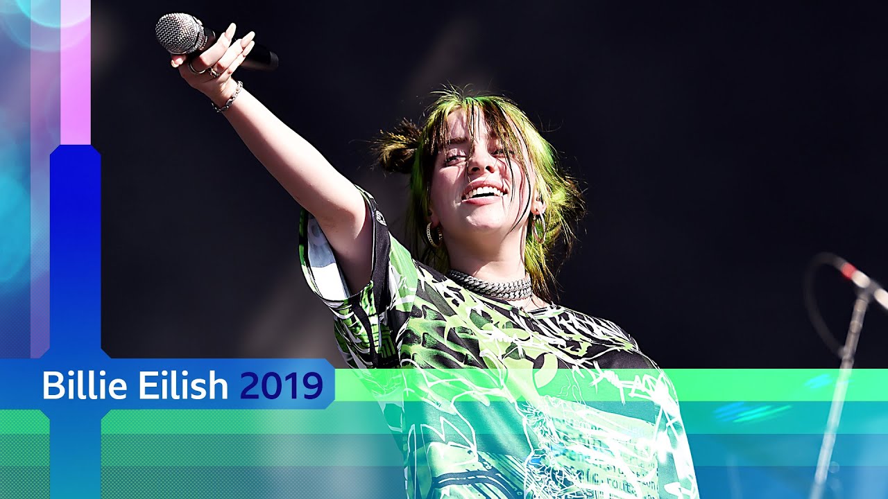 Billie Eilish's blue hair and outfit at the 2019 Reading and Leeds Festival - wide 9