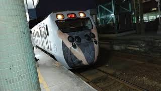 4077次經由宜蘭線開往樹林的EMU836+EMU835超優質里山動物彩繪微笑號區間快車