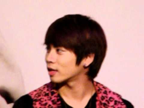 [Fancam] 101121 Jonghyun @ Press Conference