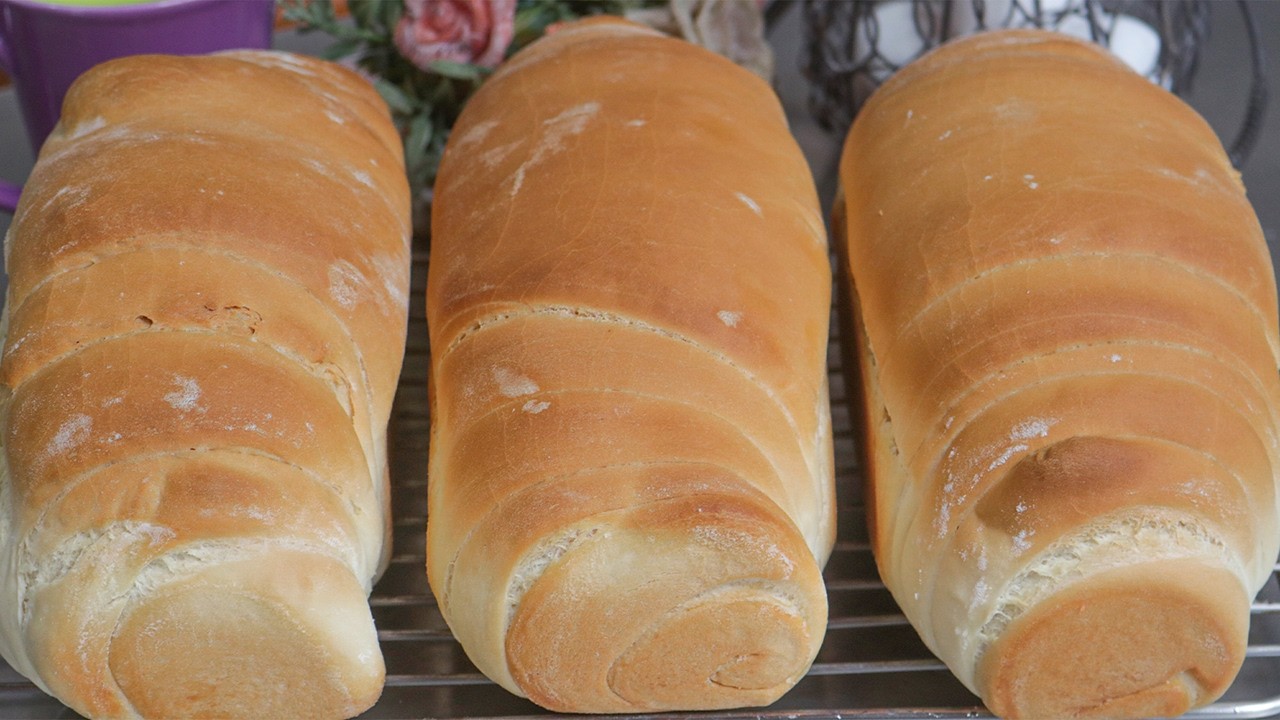 PÃO CASEIRO SEM LEITE SEM OVOS (R$ 2,50) | RECEITA ANTIGA DA MINHA MÃE QUE FEZ SUCESSO!