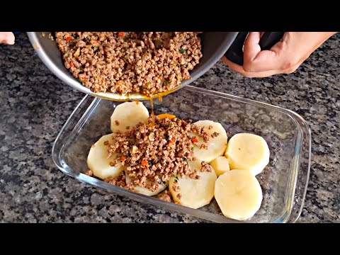 Vídeo: Como Assar Batatas Com Carne, Tomate E Queijo