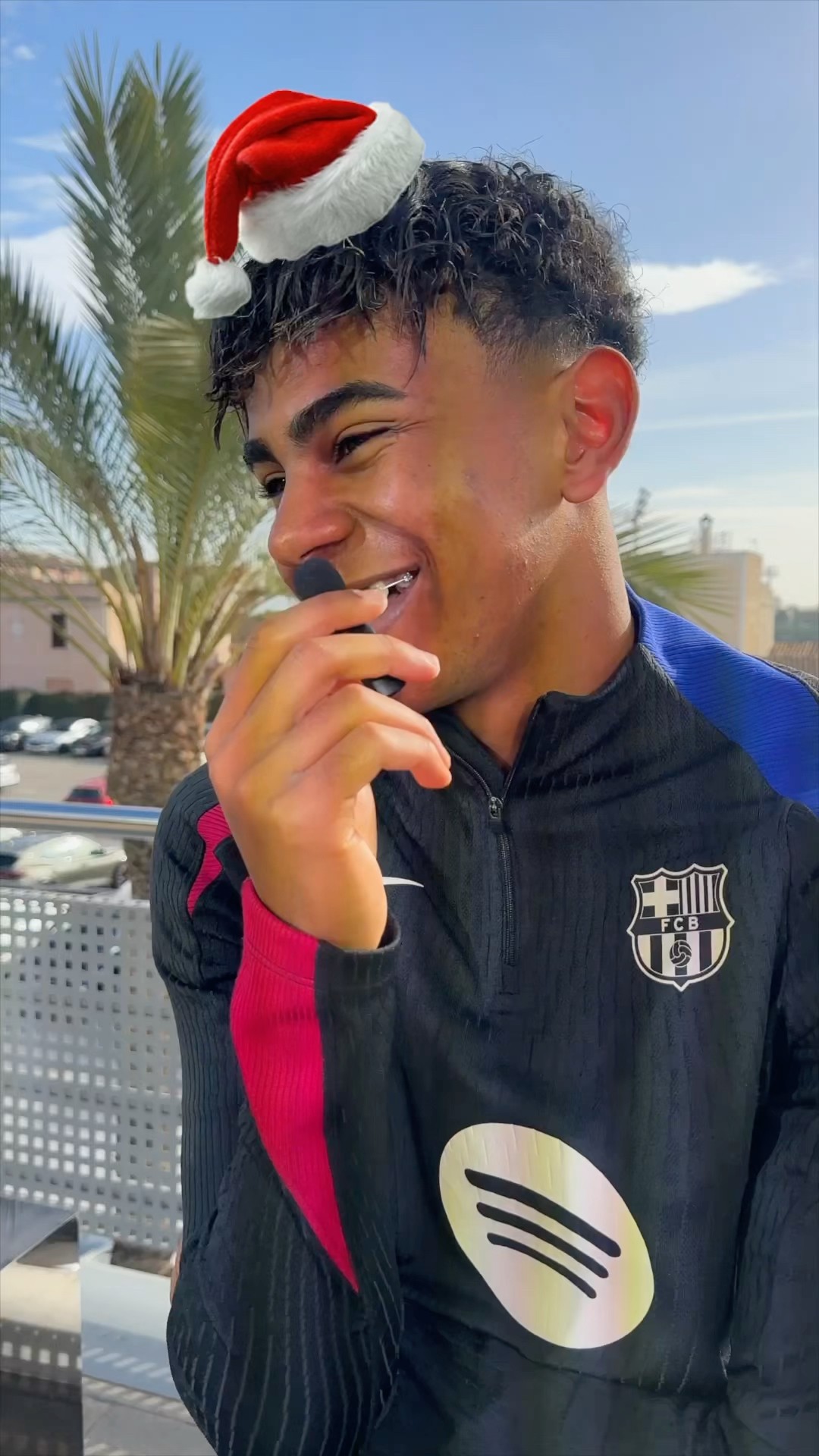 ? Lamine takes our Christmas quiz #fcbarcelona #shorts #lamineyamal