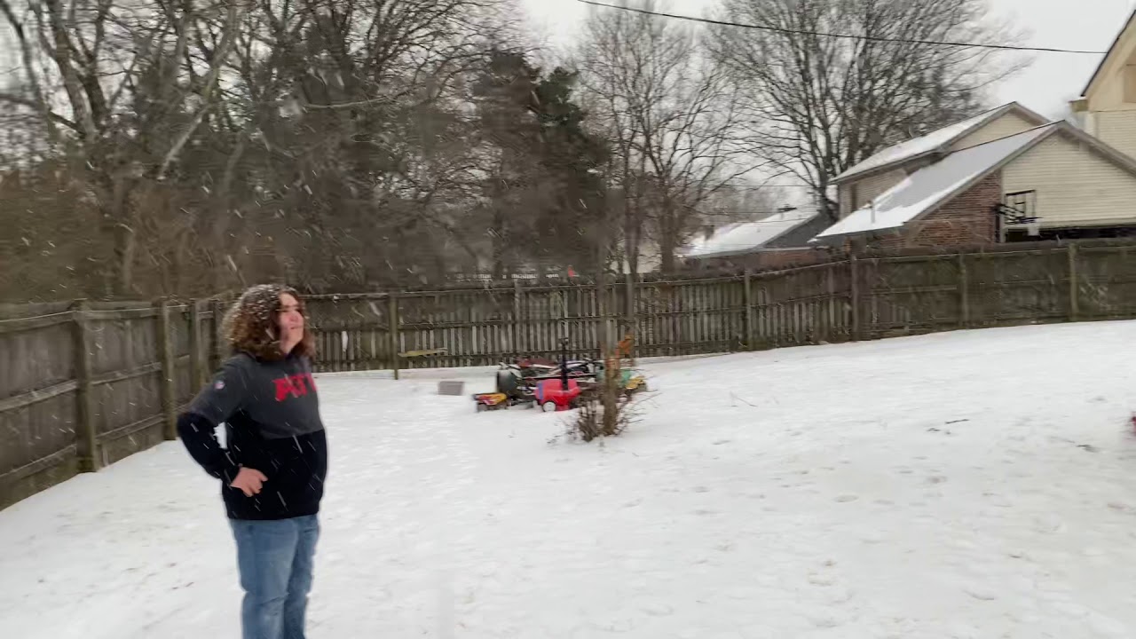 It’s snowing in Mississippi!!! 🤔🤔🤔 YouTube