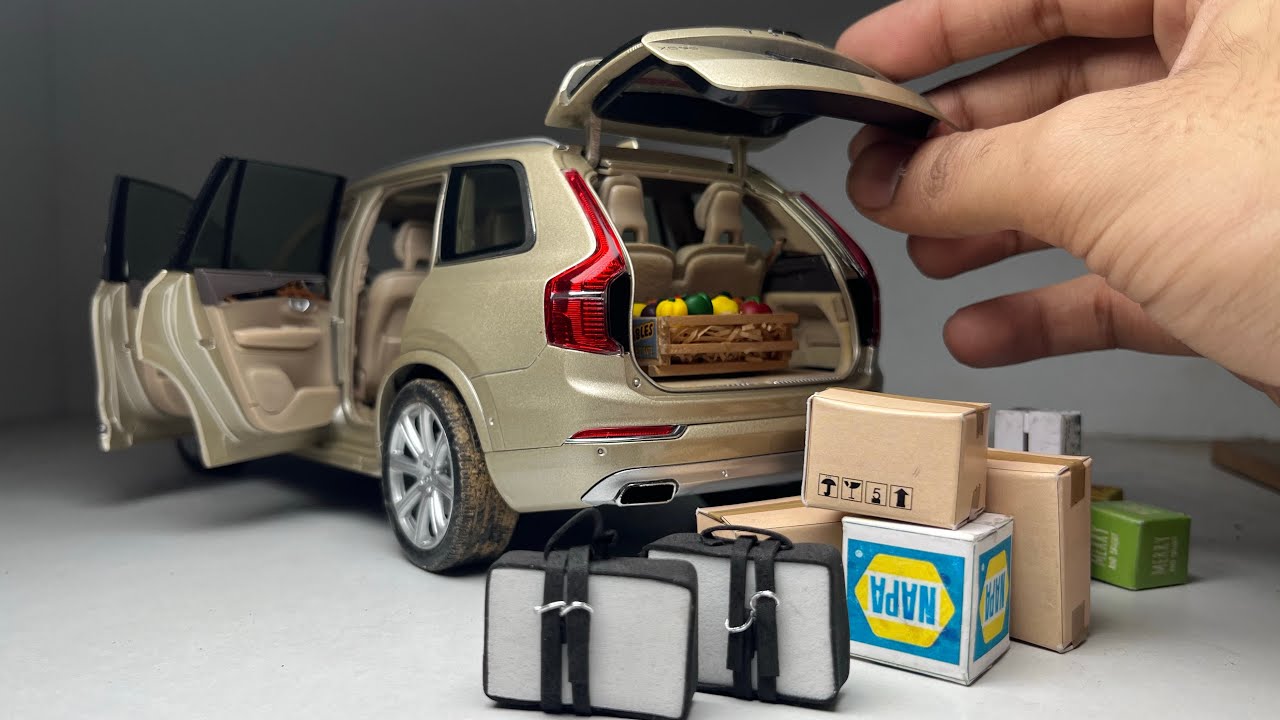 1/18 Scale Volvo XC90 Diecast Car with Openable Parts Unboxing