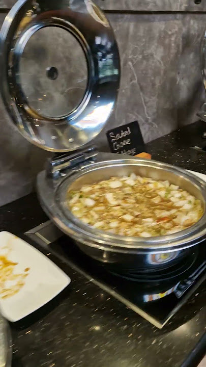 Kaka dan adik sarapan di Hotel Aryaduta Suites Semanggi