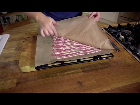 Video: Hur Man Lagar Utsökt Bacon I Lökskal