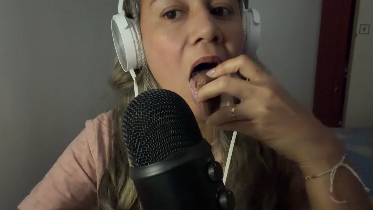 ASMR con nucita 😜#mouthsounds 