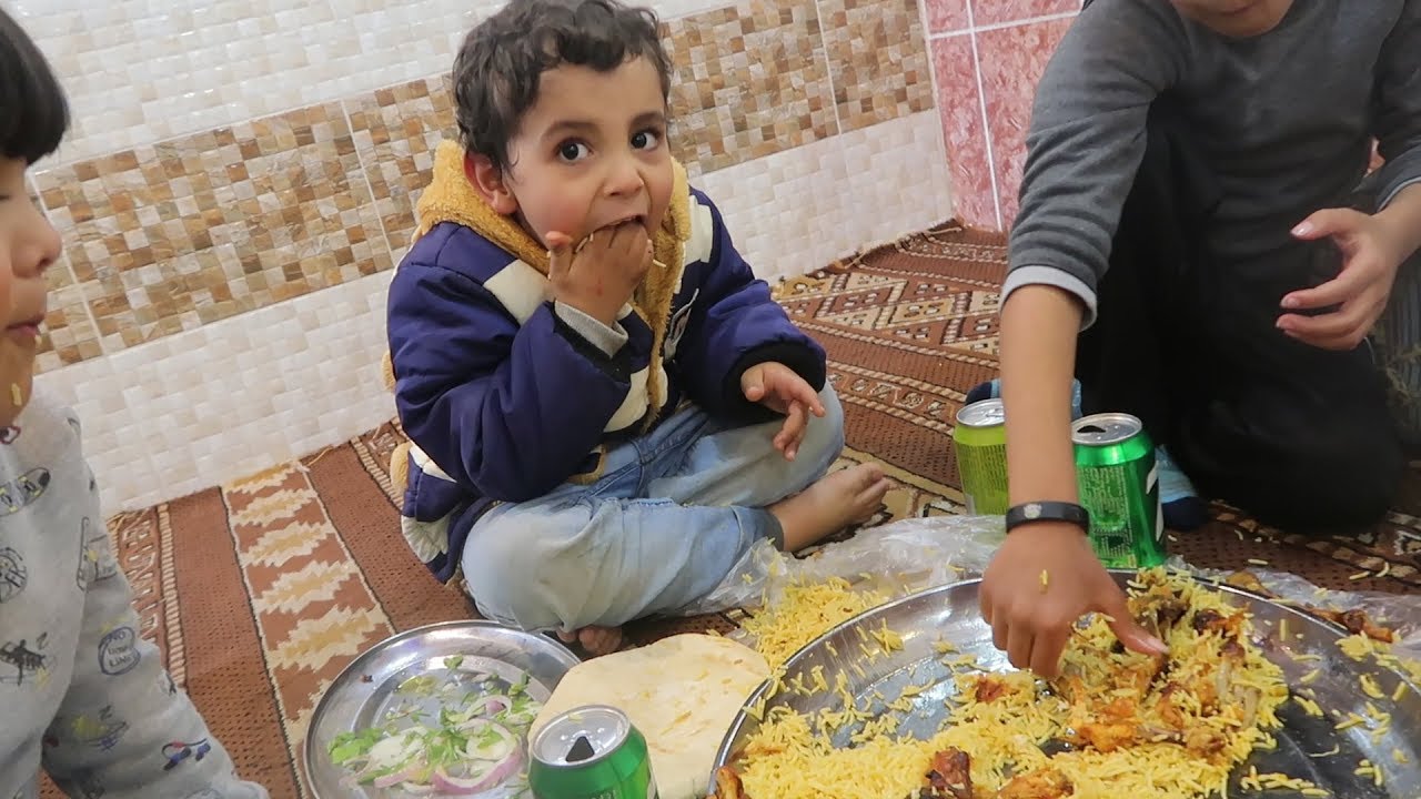 طلعنا انا وزياد ونواف- غديتهم رز بخاري !