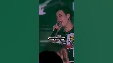 Han konserde aşk temalı şarkısını söylerken annesinden utanmıştı