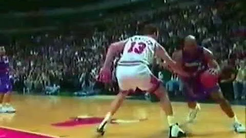 Reggie Slater's Two Poster Dunks vs. Bulls (1997)