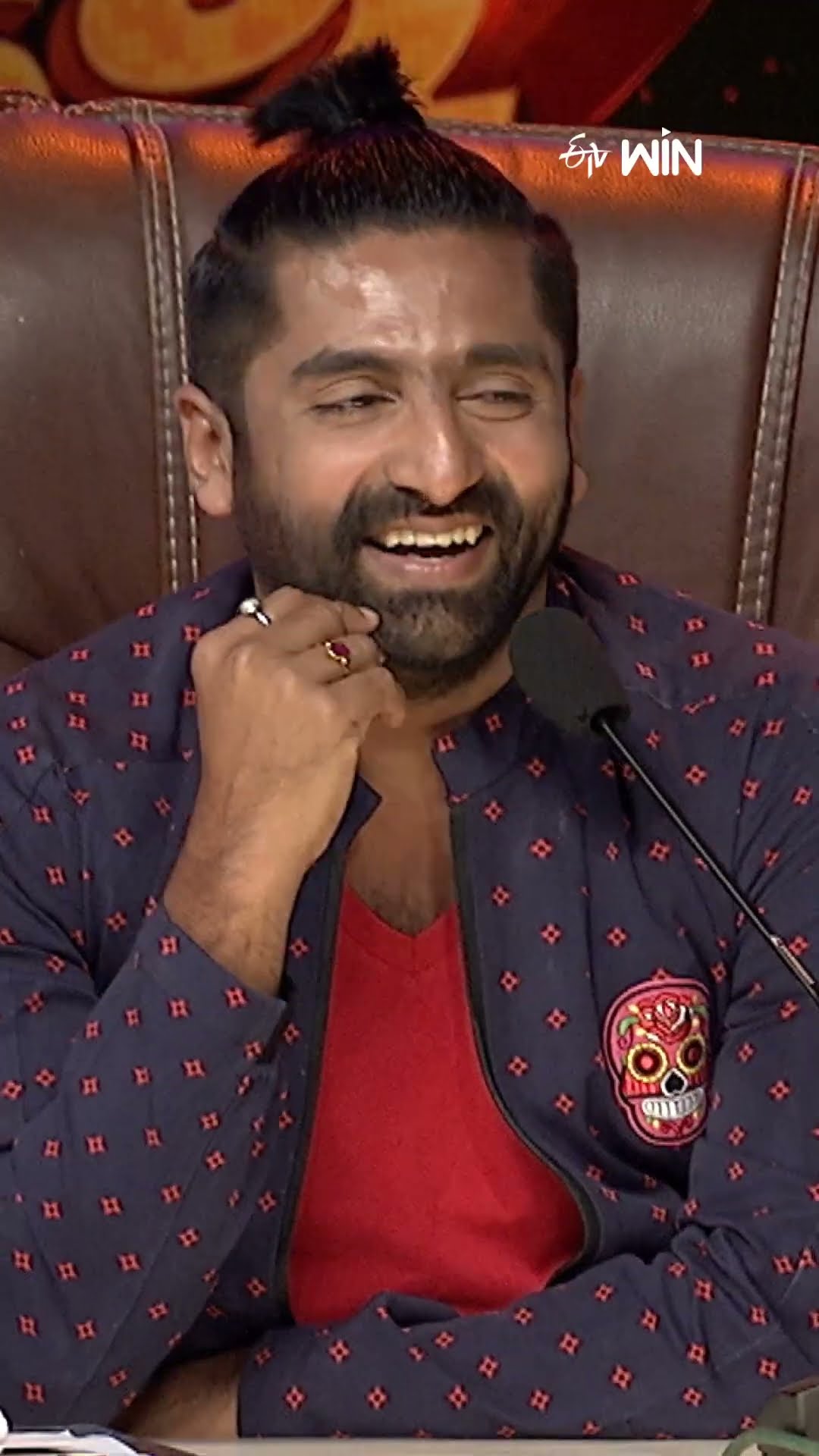 #shorts - రష్మీ కోసం దేవుడి దగ్గర Zandu Balm పెట్టిన సుధీర్..! #dhee #sudheer #rashmi #comedy