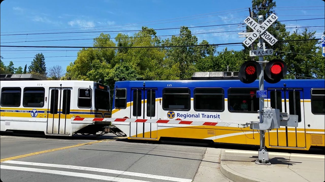39th-street-railroad-crossing-sacramento-light-rail-gold-line