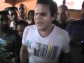 Silvestre le canta A Fan en Su Sepelio