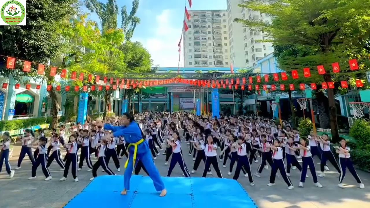 HS TRƯỜNG TH QUANG TRUNG THAM GIA ĐỒNG DIỄN VOVINAM