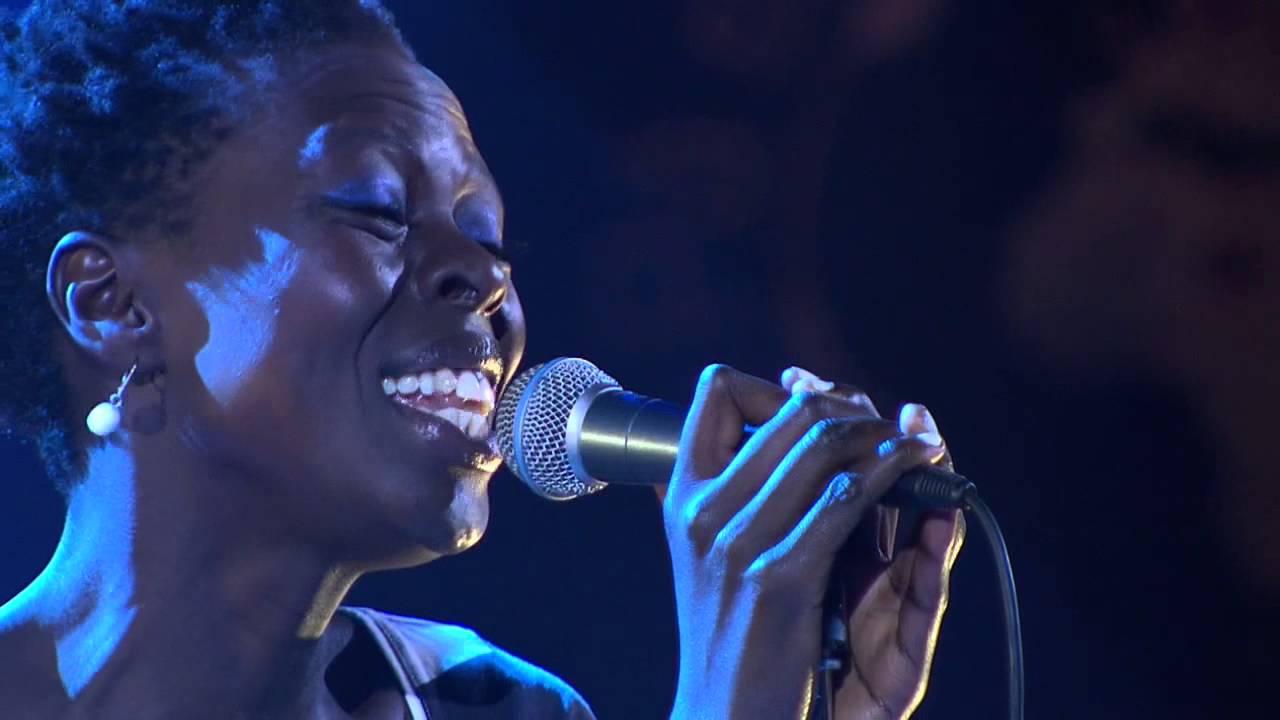 Jaqee Nakiri & Augustifamiljen – ”Halo” (Beyoncé), live 2013