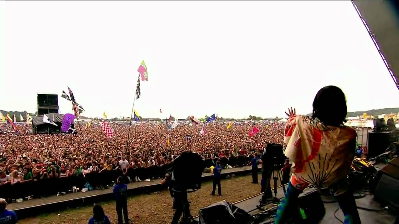 Date With The Night (live) - Yeah Yeah Yeahs 2009 - YouTube