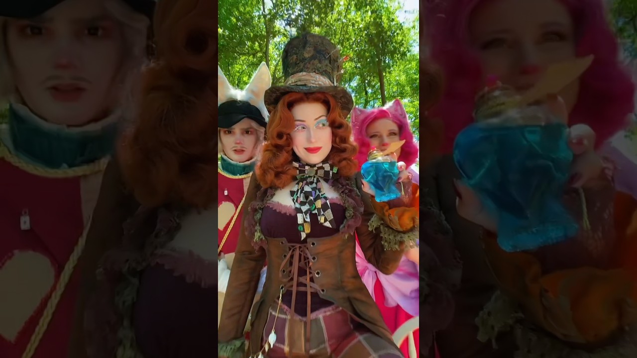 no alice dont shrink!! 🫨 #cosplay #cosplays #aliceinwonderland #madhatter #aliceinwonderlandcosplay