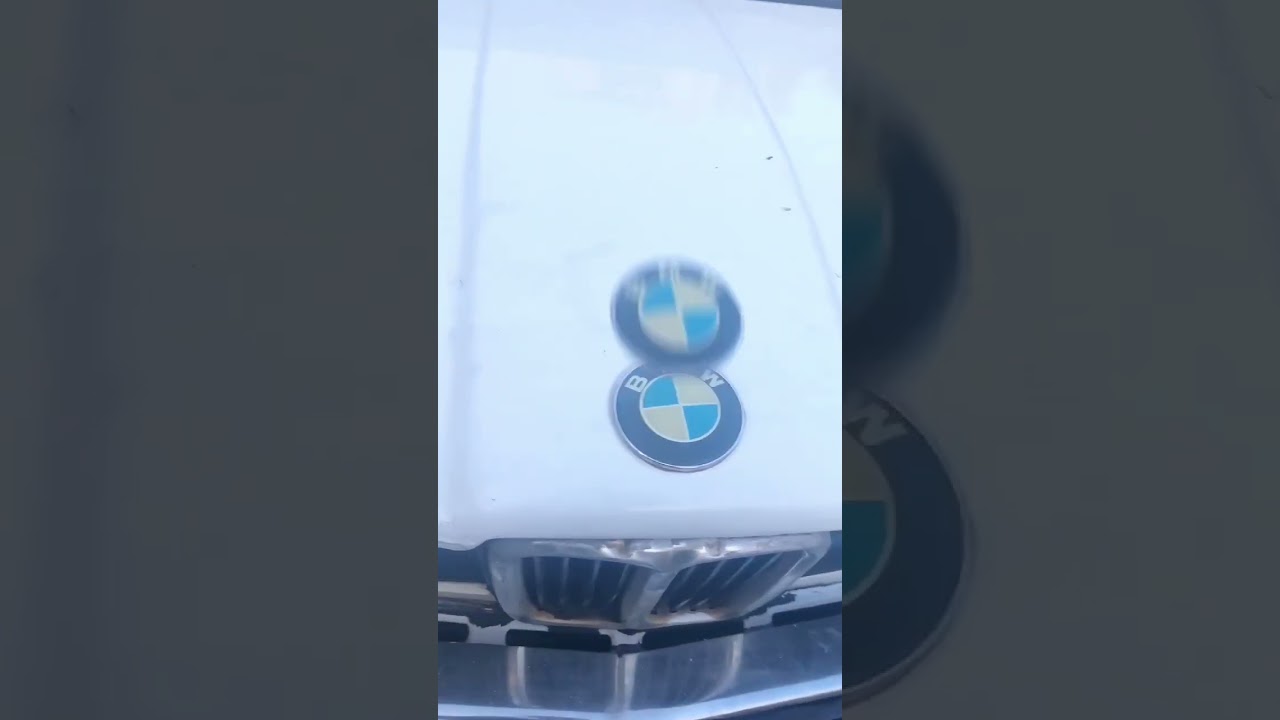 BMW logo multiplying effect