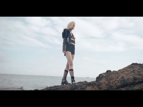 Aleyna Tilki - Yalnız Çiçek feat. Emrah Karaduman Klip (Yıldız Tilbe'nin Yıldızlı Şarkıları)