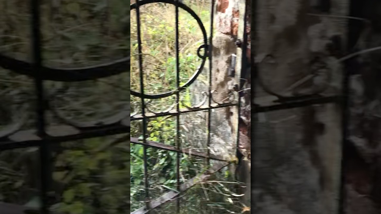 В церкви не было дверей. Настежь!