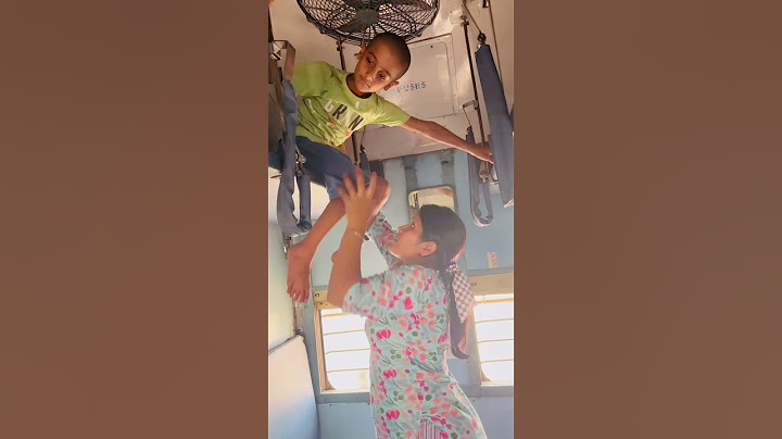 Train me kon aisa karta h 😰🙄 || Priyamvlogs || #shorts #trainshorts #youtubeshorts