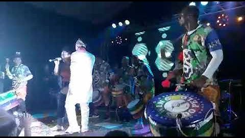 Berimbau repórter show de samba reggae.