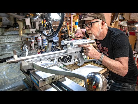 Видео: Adam Savage Mods His All-Aluminum Bowcaster Replica!