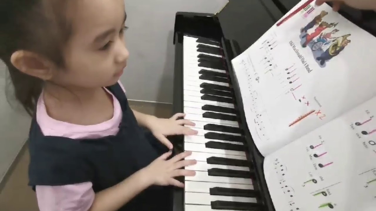 น้อง แคน นี่ Piano Class ️ เล่น เพลง Knock Knock Joke กับ Backing Track
