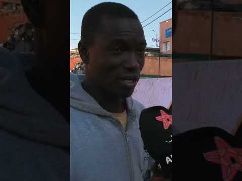 رجل من سنغال عايش في المغرب سمع شنو كيقول عاش الملك Vivelemaroc 