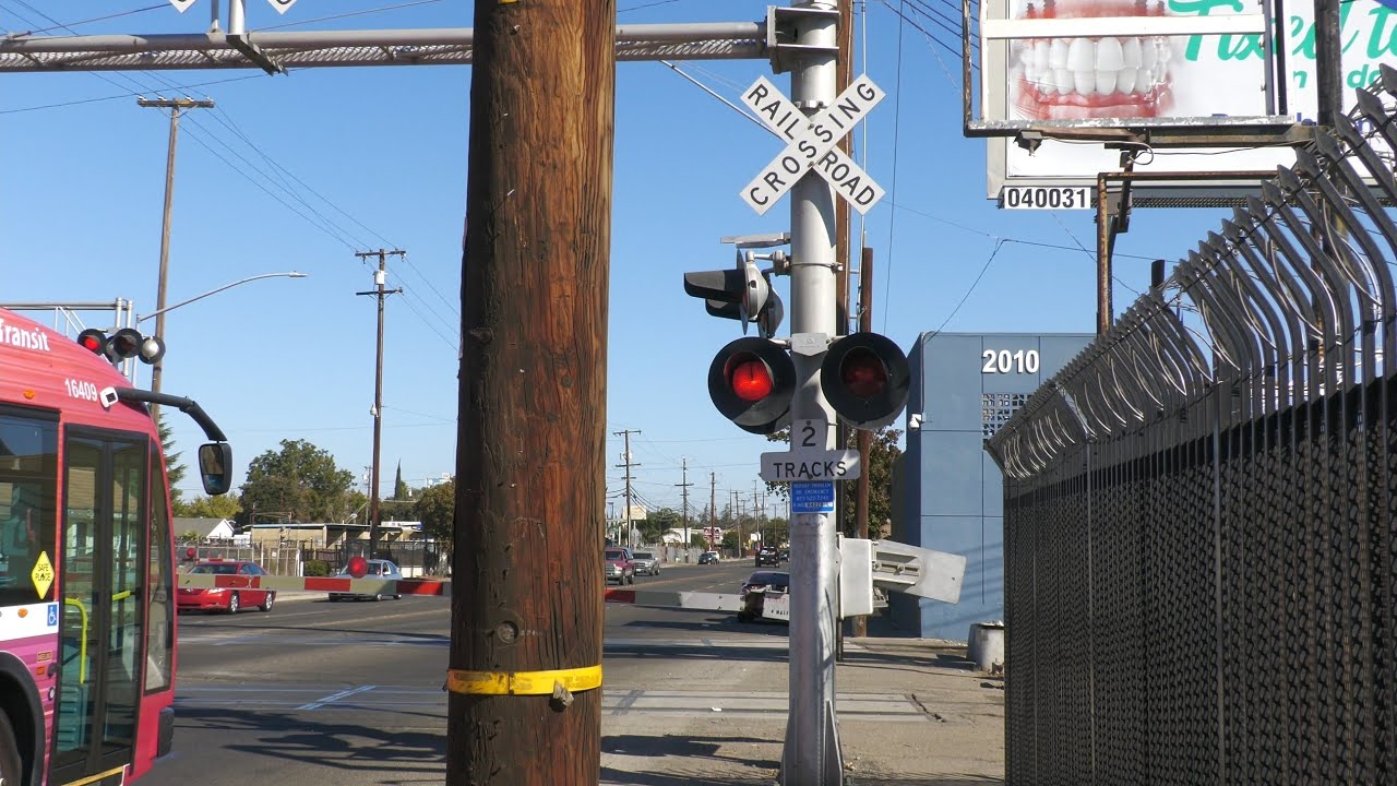 E Fremont St. Railroad Crossing Time Out, Stockton CA YouTube