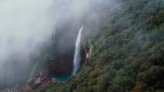 Cascading Waters: Nature's Flowing Wonder