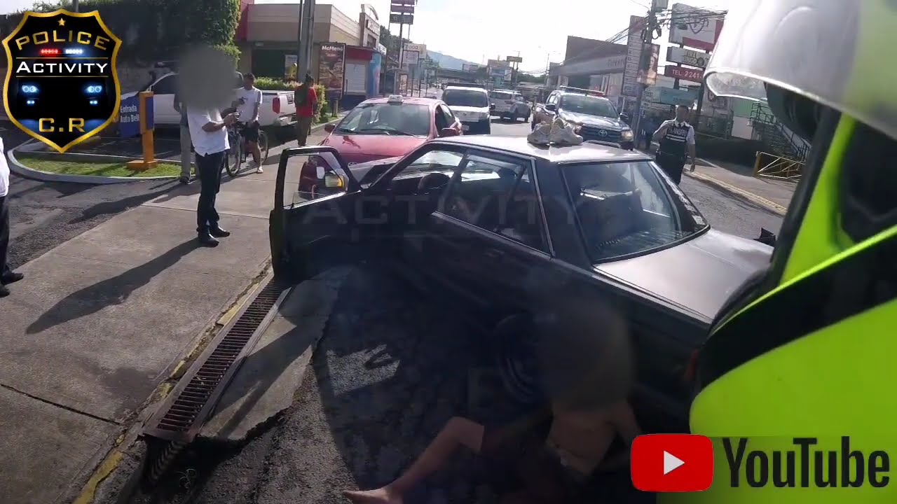 Huye sin que nadie le hiciera señal de parada y termina chocando!!! Policía de Tránsito