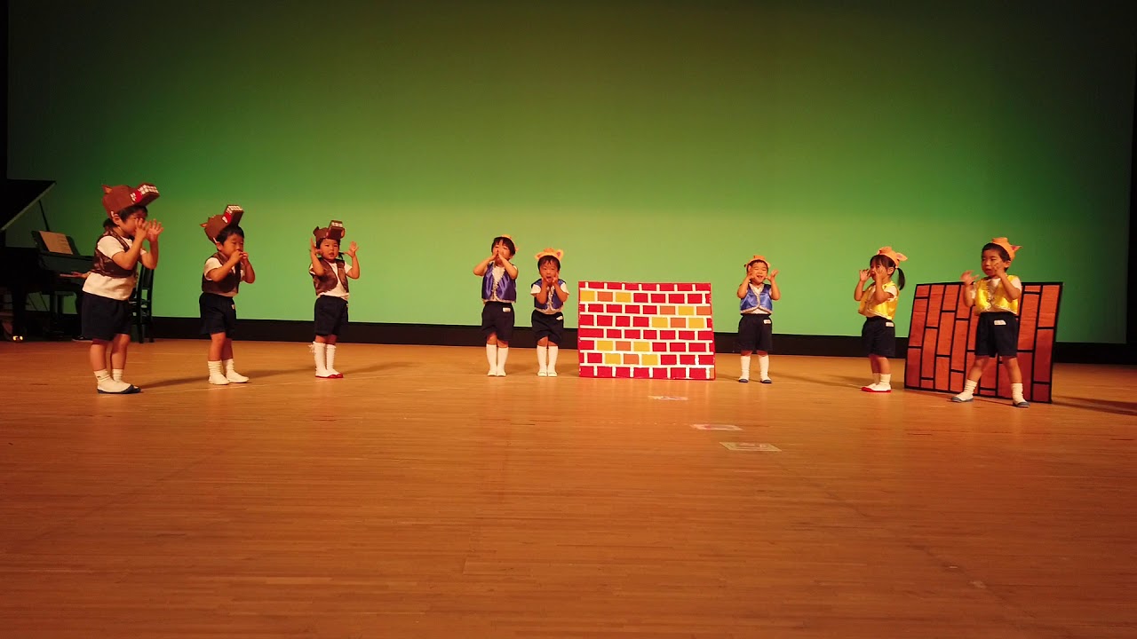 R021113鈴らん保育園おゆうぎ会 7桃３匹の子豚