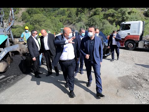 პრემიერ-მინისტრმა ონი-საჩხერის დამაკავშირებელი გზის მშენებლობა-რეკონსტრუქციის სამუშაოები დათვალიერა