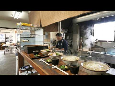 100 Customers vs 1 Grandpa! The Fastest Udon Chef in Japan