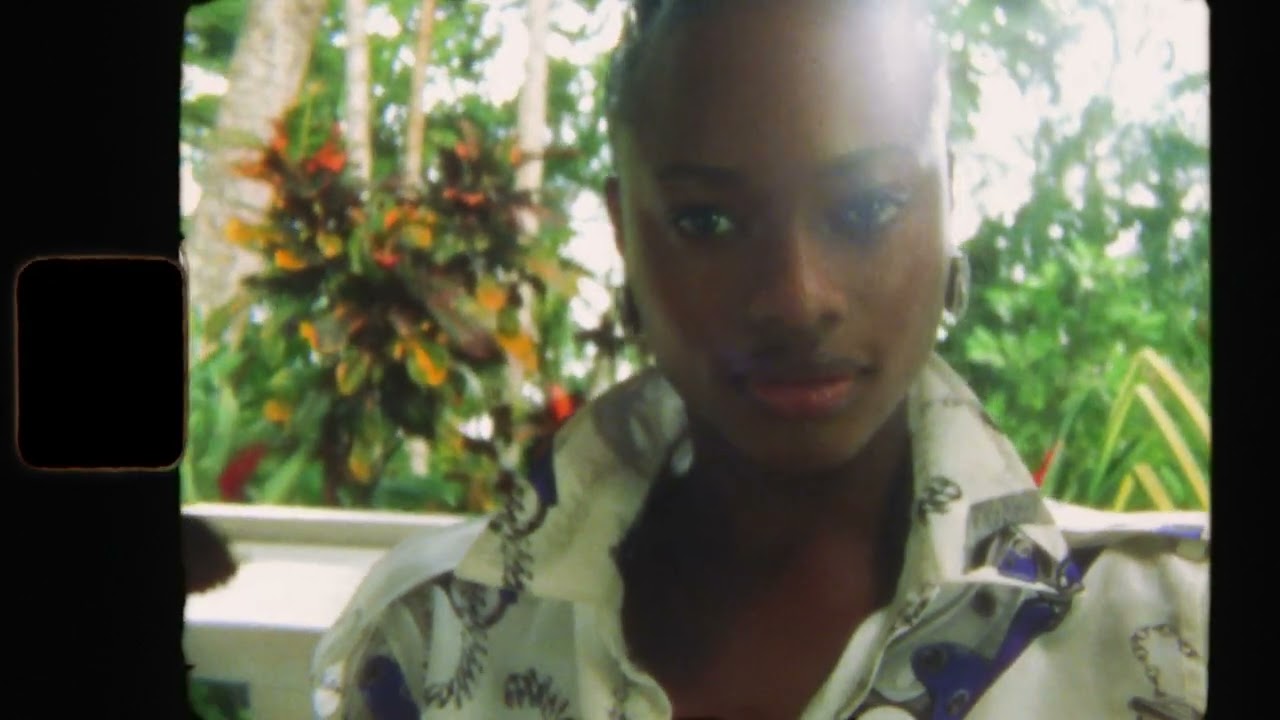 バーバリーがジャマイカで撮影された2024年サマーキャンペーンを公開