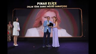 Pinar Eli̇çe:“Yilin Türk Sanat Müzi̇ği̇ Sanatçisi”Ödülünü Sahnede Muhteşem Bi̇r Gösteri̇ Sunarak Aldi