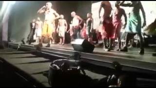 Sgwebo sentambo nabafana bakhe begxoba istage