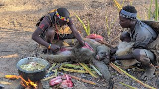 Discovering hadzabe tribe surviving in the bush by hunting baboon for food #africantribe #hadzabe 