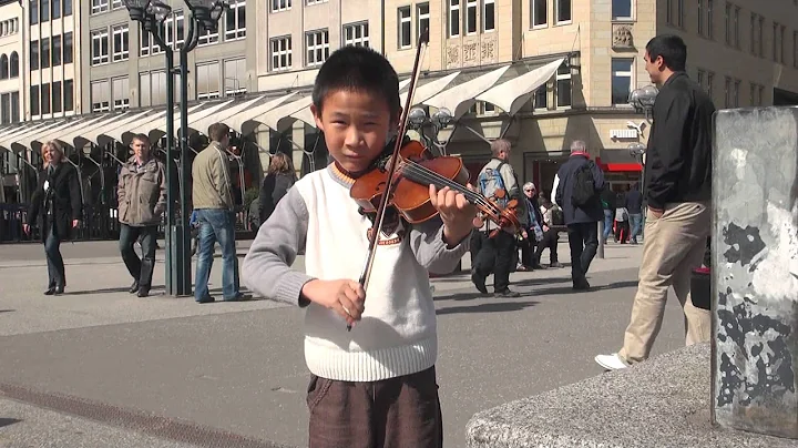 Ximin Li played violin in Hamburg (1) .2011