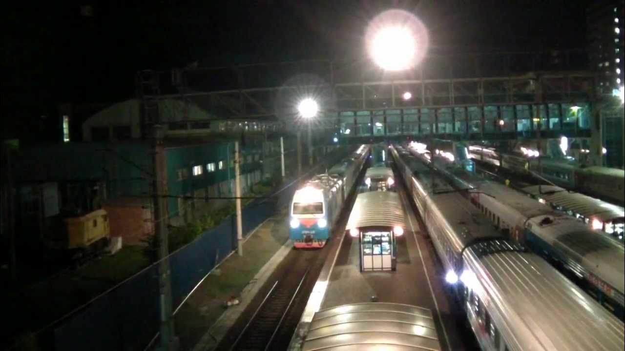 Станция новороссийск проект. Электричка новороссийск. Ростов-главный жд вокзал ночью из купе. Новороссийский исторический музей-заповедник. Поезд 125 новороссийск москва.
