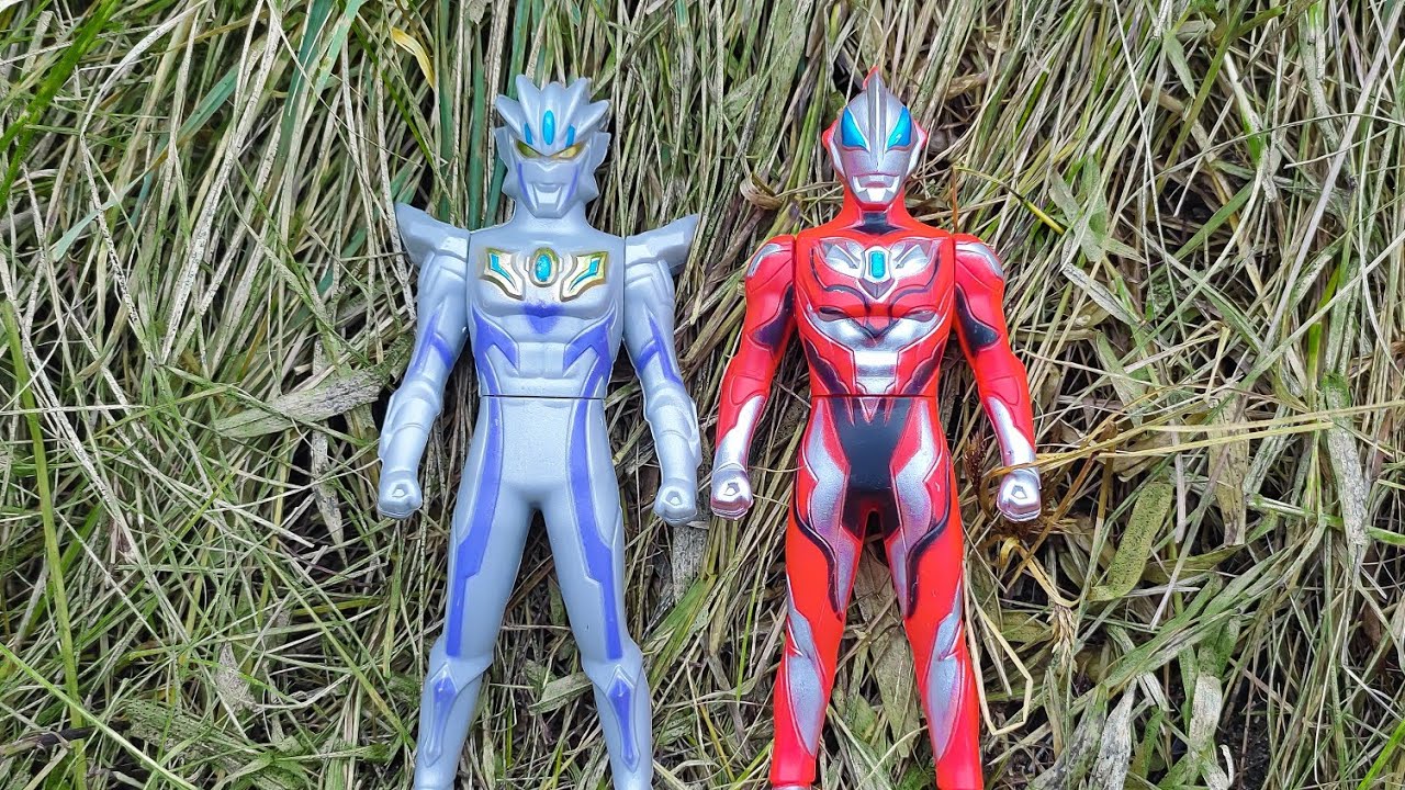 Menemukan Mainan  Ultraman  Dan TOBOT MINI 2 Ultraman  