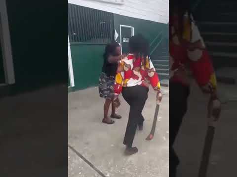 Leerkracht Boos Op Ouder Die Haar Wilde Slaan | Guyana | Suriname Today